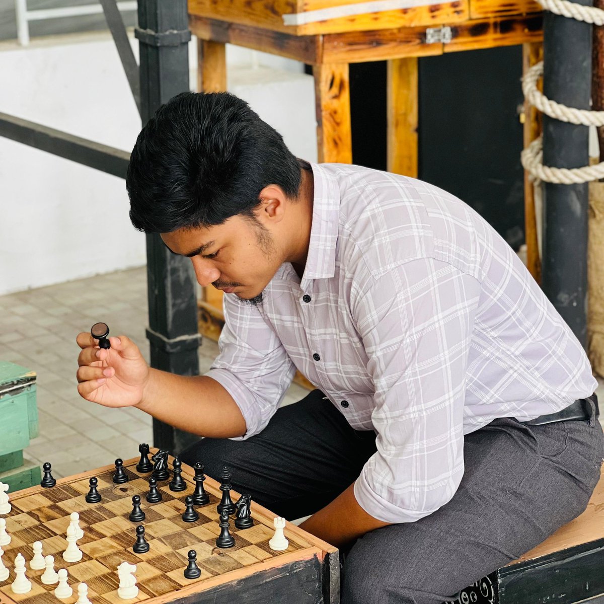 uixwithar's tweet photo. Every move counts ♟️ Checkmating life, one game at a time.

#designerlife #designer #uiuxdesigner #productdesigner #uixwithar https://t.co/r9RDDDr4yb