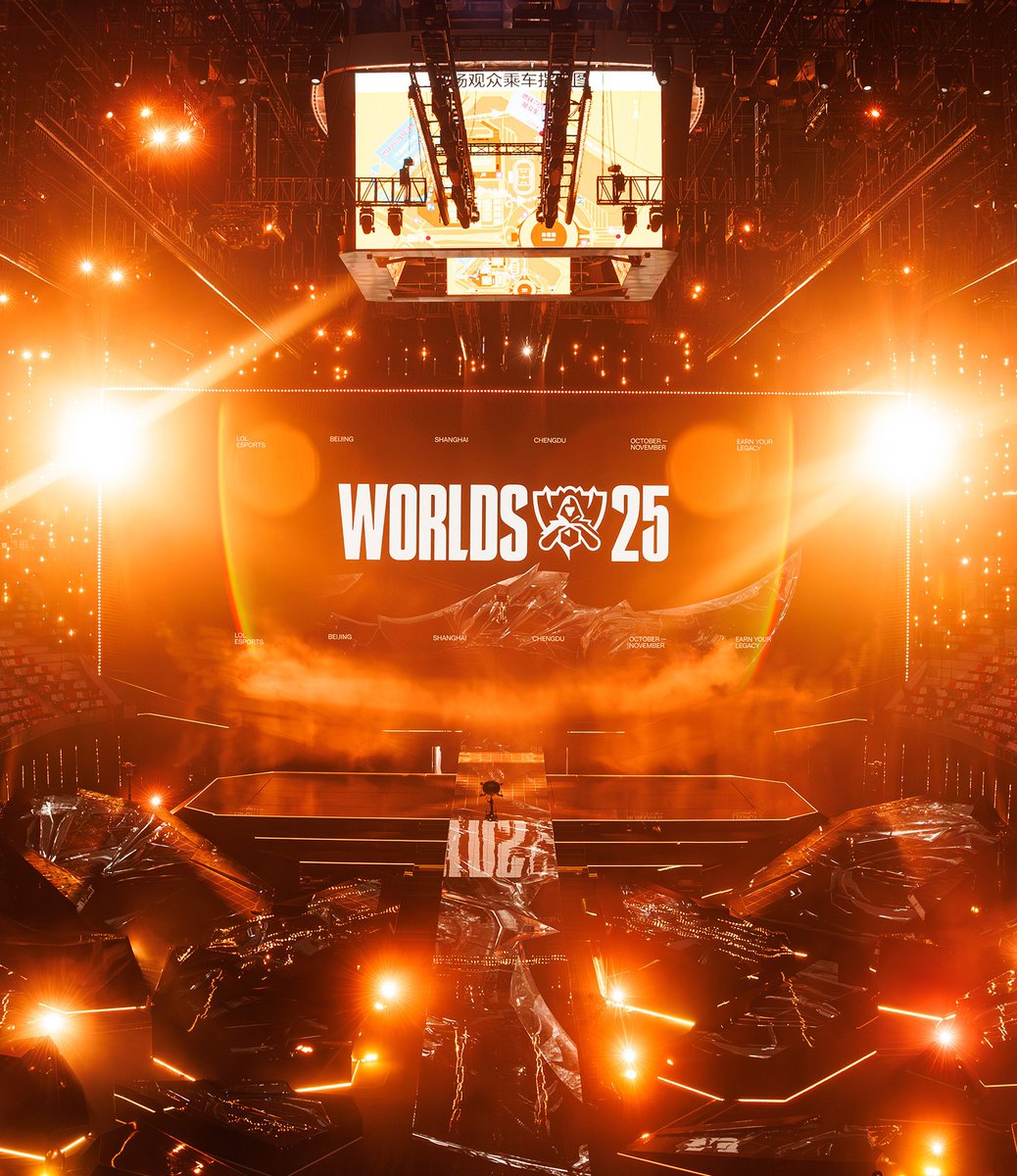 lolesports's tweet photo. GET IN HERE:

The #Worlds2025 Opening Ceremony presented by @MastercardGG starts NOW! https://t.co/HHPfqgiiCe