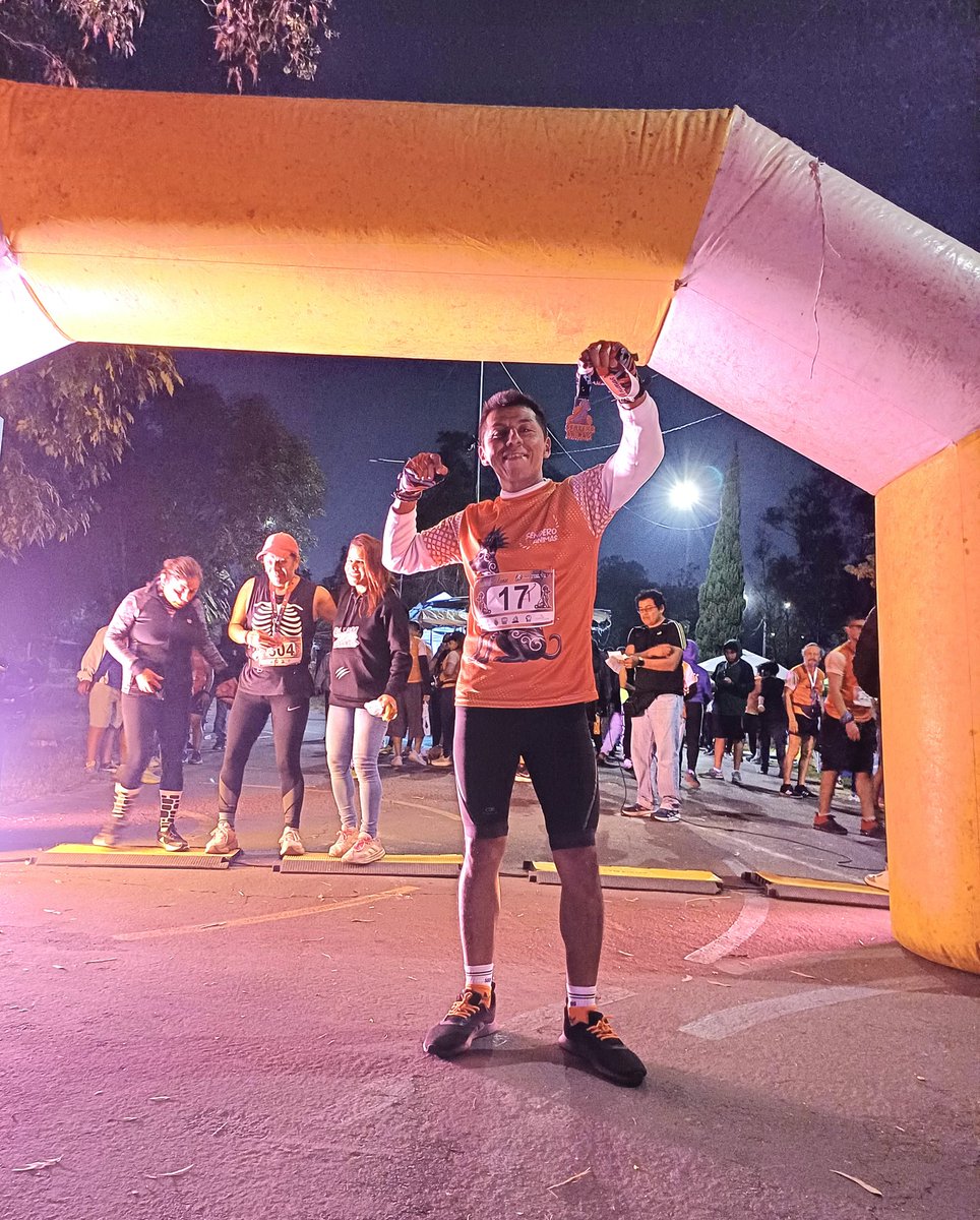 juliobikerun555's tweet photo. Corridos y con estos kms cerrando los de #DiaDeMuertos 💀 carrera #SenderoDeLasAnimas 🧌👻🏃💨. Nada mal un 4to lugar en sus #10K exelente la ruta #Animas 🧌 @CCBTac @yoelegicorrer1 @Comunirunners @SumandoKMx @CanalRunning @ManicomioRunner @MeEncantaCorrer @CorroAMiPaso #Runners https://t.co/piqXz1Xs08