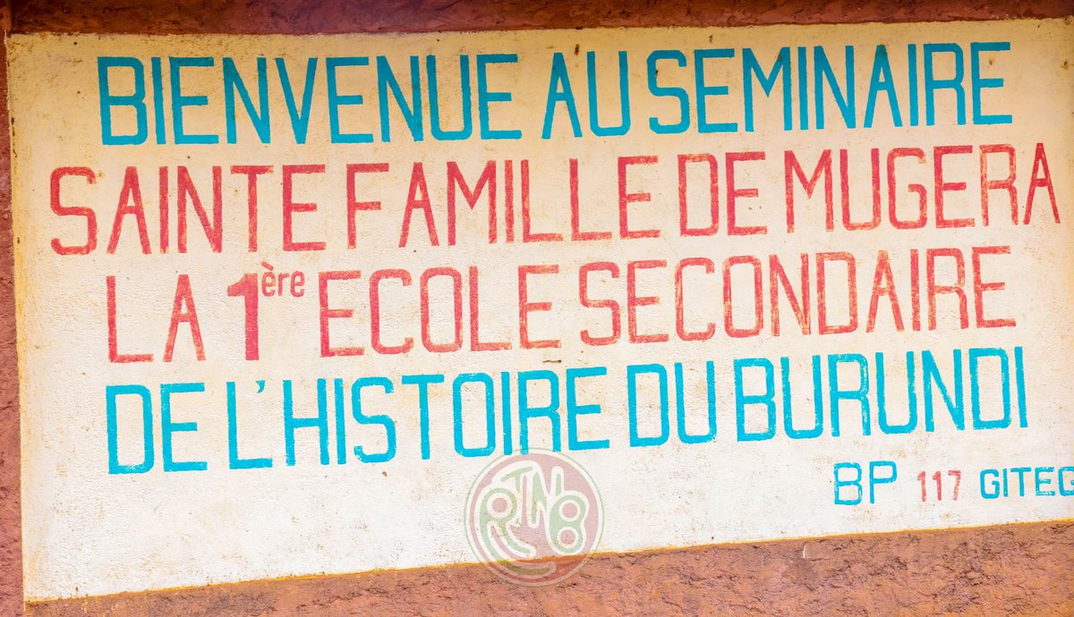 RTNBurundi's tweet photo. 𝗕𝘂𝗿𝘂𝗻𝗱𝗶: 𝗟𝗲 𝗣𝗲𝘁𝗶𝘁 𝗦𝗲́𝗺𝗶𝗻𝗮𝗶𝗿𝗲 𝗱𝗲 𝗠𝘂𝗴𝗲𝗿𝗮 𝘀’𝗮𝗽𝗽𝗿𝗲̂𝘁𝗲 𝗮̀ 𝗰𝗲́𝗹𝗲́𝗯𝗿𝗲𝗿 𝘀𝗼𝗻 𝗝𝘂𝗯𝗶𝗹𝗲́ 𝗱𝘂 𝗰𝗲𝗻𝘁𝗲𝗻𝗮𝗶𝗿𝗲 𝗲𝗻 𝗳𝗲́𝘃𝗿𝗶𝗲𝗿 𝟮𝟬𝟮𝟲 𝗮𝘃𝗲𝗰 𝘂𝗻 𝗯𝗶𝗹𝗮𝗻 𝗽𝗼𝘀𝗶𝘁𝗶𝗳 𝗱𝗲 𝟮𝟰 𝟳𝟬𝟮 𝗲́𝗹𝗲̀𝘃𝗲𝘀 𝗳𝗼𝗿𝗺𝗲́𝘀 𝗱𝗼𝗻𝘁 𝘂𝗻 𝗰𝗵𝗲𝗳 𝗱’𝗘́𝘁𝗮𝘁,𝗽𝗹𝘂𝘀 𝗱𝗲 𝟰𝟬𝟬 𝗽𝗿𝗲̂𝘁𝗿𝗲𝘀 𝗲𝘁 𝟭𝟱 𝗲́𝘃𝗲̂𝗾𝘂𝗲𝘀

Ce samedi novembre 2025, le Petit Séminaire de Mugera, situé en commune  Bugendana ,province de @Gitega, dédié à la Sainte Famille de Nazareth a organisé des activités préparatoires de son Jubilé de 100 ans d’existence depuis 1926.
Ces activités consistaient notamment à poser des pierres décoratives à l’entrée principale du Séminaire, en présence d’anciens élèves, d’anciens enseignants ainsi que du personnel actuel.

Après ces travaux, les anciens élèves ont visité les différents bâtiments du Séminaire afin d’évaluer leur état et d’identifier ceux nécessitant des rénovations .

Selon le Recteur du petit  Séminaire de Mugera, l’abbé Venant Nimpagaritse, cet établissement scolaire célébrera officiellement son Jubilé des 100 ans le 14 Février 2026.
Il a rappelé que ce séminaire fut le premier séminaire fondé au Burundi, et fut aussi la toute première école secondaire créé au pays.

Le Recteur Nimpagaritse a précisé que, depuis sa création, le Séminaire de Mugera a déjà formé 24 702 élèves, parmi lesquels plus de 400 prêtres, 15 évêques, ainsi que plusieurs grandes personnalités, notamment Sylvestre Ntibantunganya, ancien président de la République du Burundi, et Mgr Michel Ntuyahaga premier évêque burundais. 

L’abbé Nimpagaritse a ajouté que le Séminaire de Mugera a toujours excellé en matière de formation intellectuelle, morale et chrétienne, tout en contribuant à la préservation de la culture burundaise. Il a également souligné que l’école figure parmi les meilleures du pays, avec 100 % de réussite aux examens nationaux de l’année dernière.

Cependant, il a mentionné certains défis auquel il fait face, notamment le manque d’un véhicule fonctionnel du type Dyna, le seul disponible étant en mauvais état, ainsi que des matelas des élèves en état de détérioration. 

L’abbé Nimpagaritse a lancé un appel au ministère de l’Éducation nationale et de la Recherche Scientifique pour qu’il soutienne cette école, rappelant que le Petit Séminaire de Mugera a largement contribué au développement du pays grâce à la qualité de sa formation. Il a également invité les anciens élèves qui sont au Burundi comme à l’étranger, à appuyer le Séminaire, surtout dans la préparation de ces festivités du centenaire, afin que l’école soit belle et digne pour cette célébration https://t.co/TRhusCEaa3 a rappelé qu’il est un grand honneur d’avoir étudié dans la première école du Burundi.

Signalons que le Séminaire compte actuellement 201 élèves, avec un cycle post-fondamental seulement. 

#Burundi #Éducation #Gitega #Mugera #Séminaire #RTNB