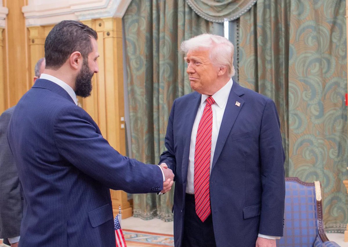 يا حكام الخضراء 
والفشل والأوهام 

لا حباً بكم لا سمح الله 
بل حباً وخوفاً على #العراق 
شعباً ووجوداً 

الرئيس #ترامب 
يستقبل #الشرع 

كجزء من 
جيو استراتيجية جديدة 
#امريكية_غربية
#تركية_اسرائيلية 
سارعوا لكسب ترامب قبل طهران والا 
ستدفعون باهض الثمن والعراق في عزلة مميته