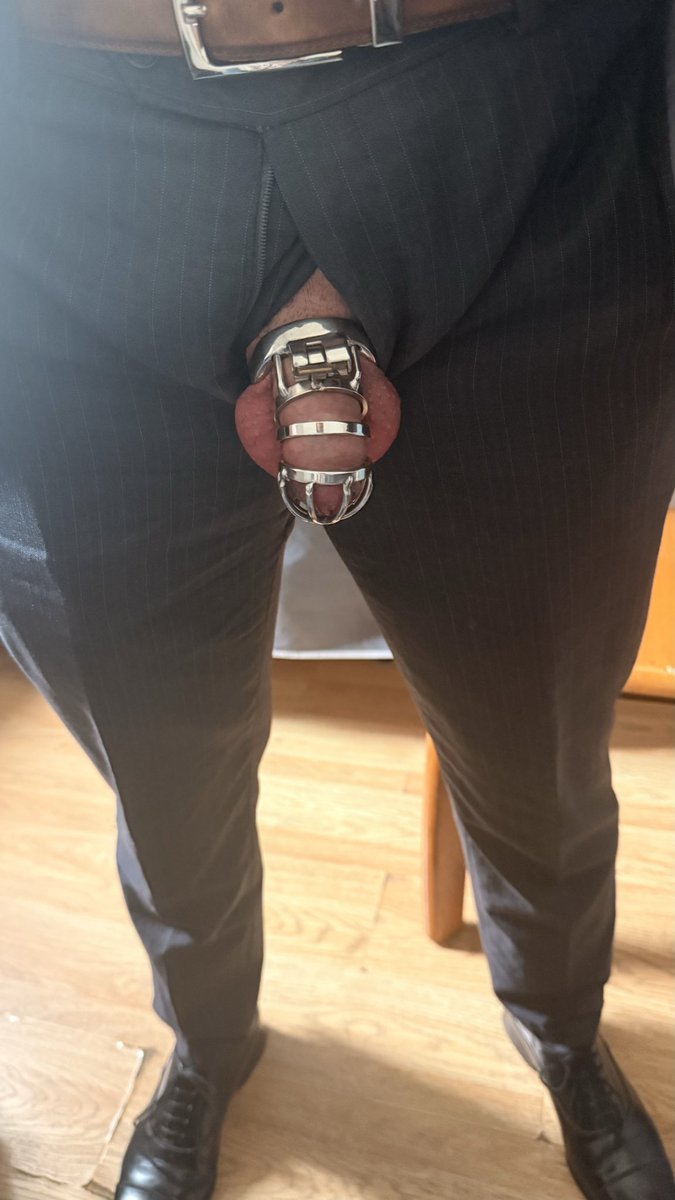 要这个
我爱正装人夫
下次再亲嘴儿😉
#正装熟男 #正装 #取精