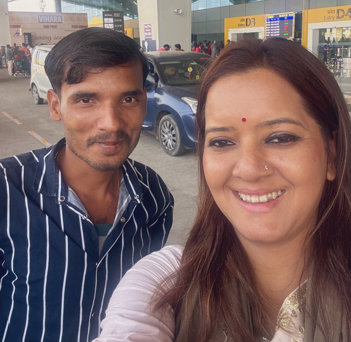 mausamii2u's tweet photo. Bye bye Patna! ✈️ Thank you pilot sahab Raju! #MausMusings #Travel #BiharChapter https://t.co/rpvfd4rnTo