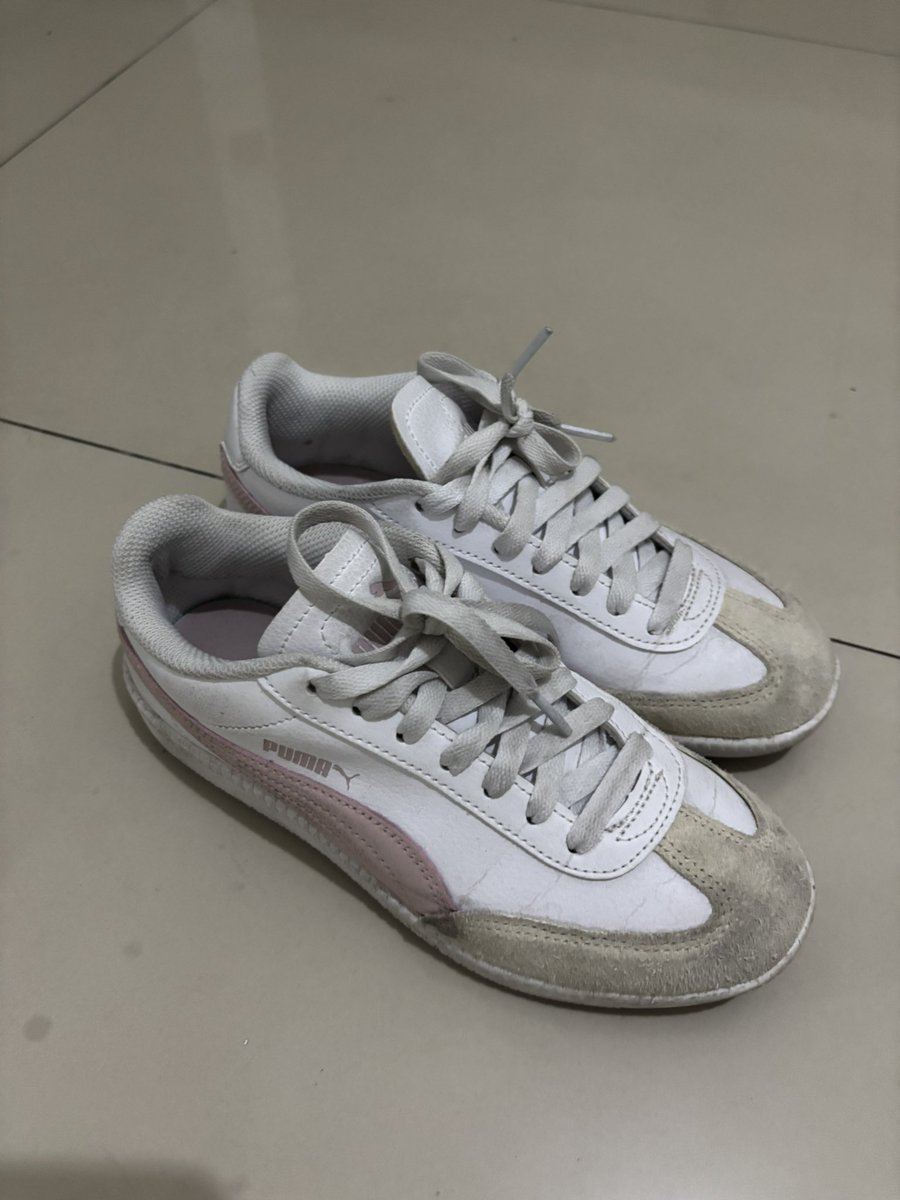 babeurluv's tweet photo. WTS - preloved  Sepatu Sneaker PUMA 9-T Unisex 
Uk: 37
💲500k
📍sby 

• alasan jual:
Kekecilan di aku, tapii baguss bangett cuman sayang waktu itu abis size jadi maksa pake nya. Ini agak kotor tapi nanti bisa aku laundry in dan ini masih ada dos nya yaa https://t.co/MQaLI0tmPE