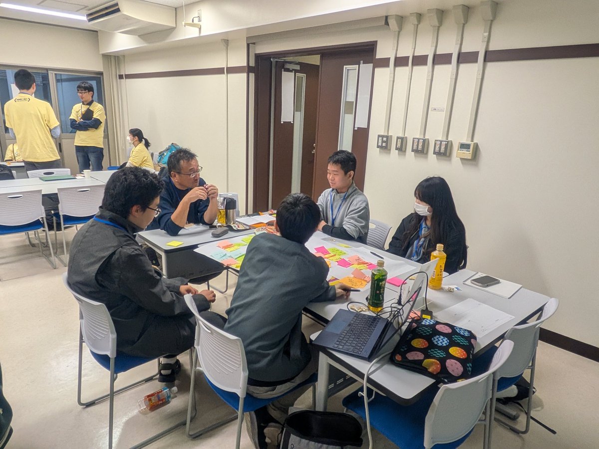 WebIoTmakers's tweet image. 【秋田】ハンズオン講習会Day2、チーム分けをして、ハッカソンに向けてのアイデアワークショップ中です！
#webiotmakers
#秋田ハッカソン
#メイカーズチャレンジ