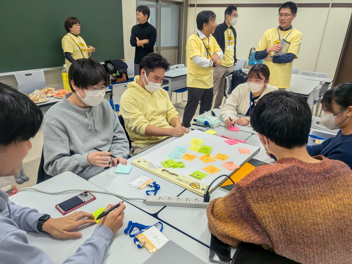 WebIoTmakers's tweet image. 【秋田】ハンズオン講習会Day2、チーム分けをして、ハッカソンに向けてのアイデアワークショップ中です！
#webiotmakers
#秋田ハッカソン
#メイカーズチャレンジ