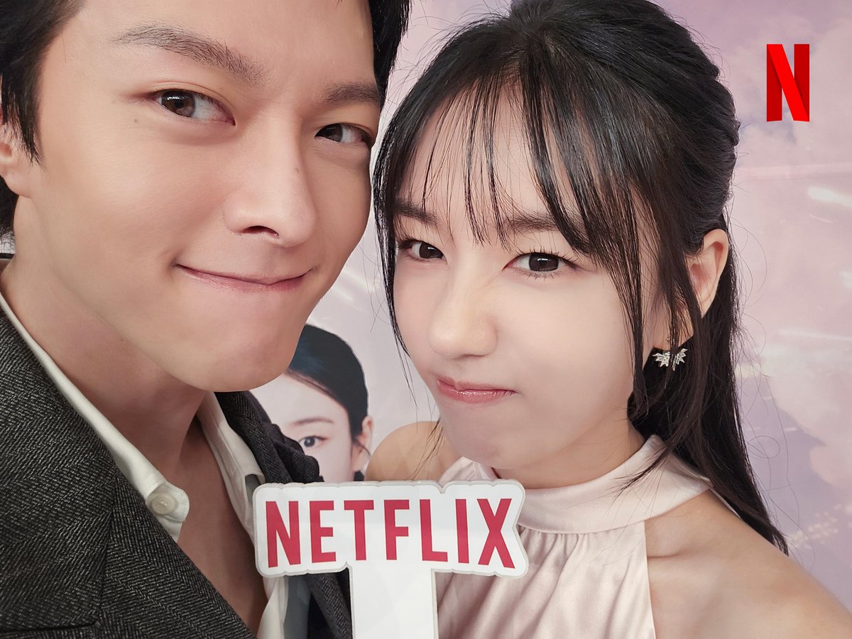 NetflixKR's tweet photo. 키스도, 비주얼도 참 잘하는 사원과 팀장님 사이 💘

도파민 보장, 관계성 맛집 <키스는 괜히 해서!>, 11월 12일 넷플릭스에서. https://t.co/4rExfuSuC2