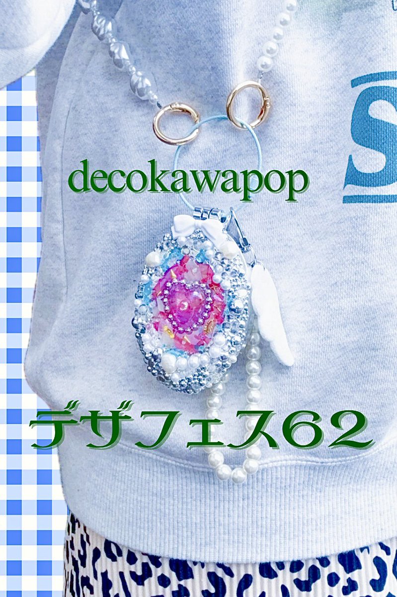 UERU0405's tweet photo. ミラーはこんな感じにストラップを付けて肩から下げるのもオススメです🌙

出展日：11/15,16両日
出展名：UERU
ブース番号 ：P-49

#デザフェス62リポスト
@designfesta https://t.co/p0aka4tXxZ