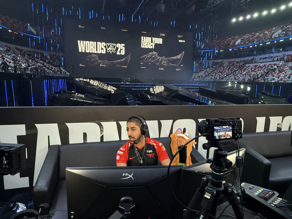 baianolol1's tweet photo. LIVE ON DIRETAMENTE DA CHINA FINAL DO WORLDS

ISSO DAQUI TÁ LINDO!! VAMOOO🔥🔥🏆 https://t.co/9ndbja99MM