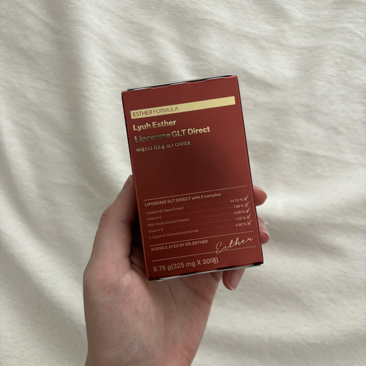 npyvely's tweet photo. エスターフォーミュラ様よりリポソームグルタチオンダイレクトをご提供いただき、数日間試してみましたので、正直レビューします💊
口腔内に貼るグルタチオンフィルムという珍しい形状で、1枚1枚持ち運びやすく、外出先でも水なしで使いやすいです！✨もう少し継続してみる予定です🤔#pr https://t.co/5vml4u878U