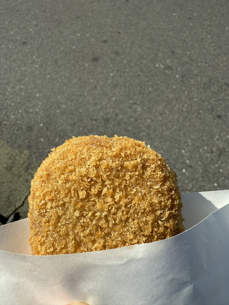 bundaibicycle's tweet photo. お疲れ様です！
昨日は由布院まで走ってきました。
到着してから食べた金賞コロッケとクレープはとても美味しく、しっかり補給をすることができました。
狭霧台からは由布院を一望でき、由布岳の方を見ると赤く色づいており、とても綺麗な景色を堪能することができたので皆さんも行ってみてください！ https://t.co/j3V5vobR7N