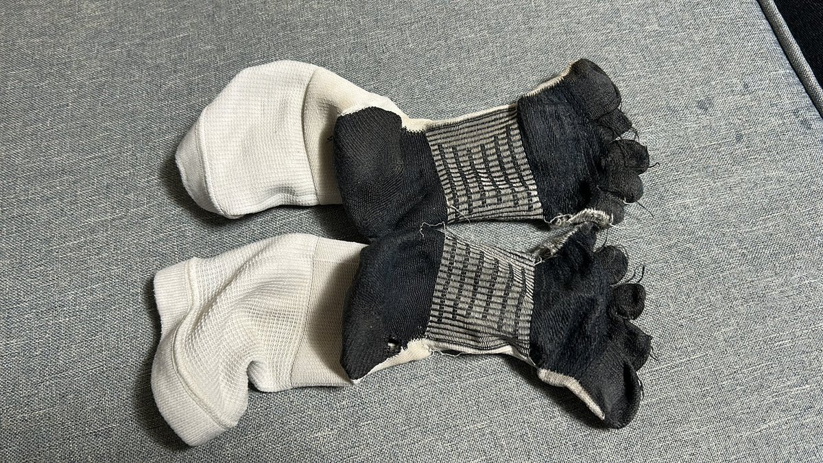 今日の練習で蒸れたソックス
強烈な臭いw
欲しい人DMへ

#サッカー #サカスト #ストッキング #サッカー男子 #男子大学生　#スポーツ　#フェチ #汗臭い　#ソックス　#使用済み #使用済みパンツ　#タビオ #部活 #ノンケ #ピチピチ #インナー #部室 #男臭い