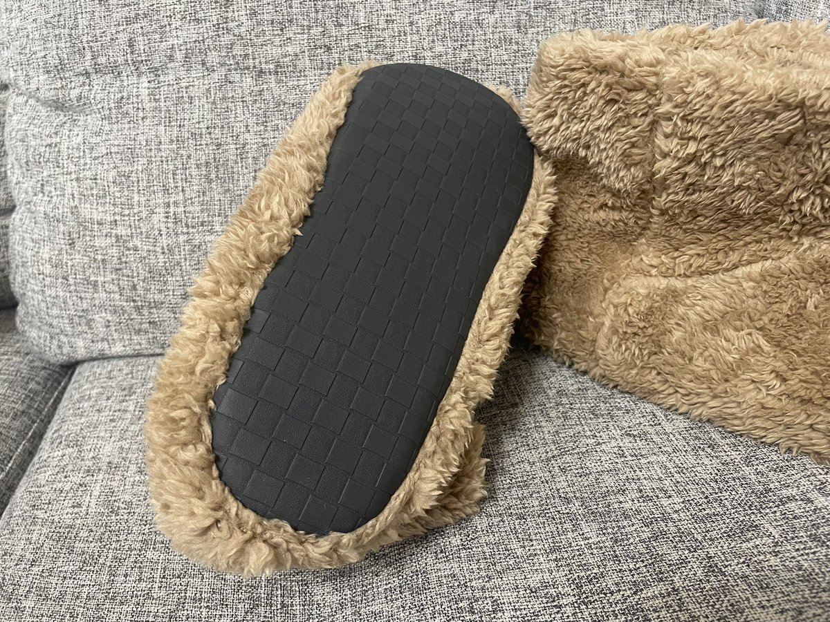 寒さに震えてたらちょうどルームブーツ届いた。安いから心配してたけどめっっっちゃ温かくてええ感じ。やっぱり足首まで覆うと全然違うね。底に滑り止めついてて安全やけど、すぐ子どもたちに取られる

楽天room
room.rakuten.co.jp/room_8759e43f8…