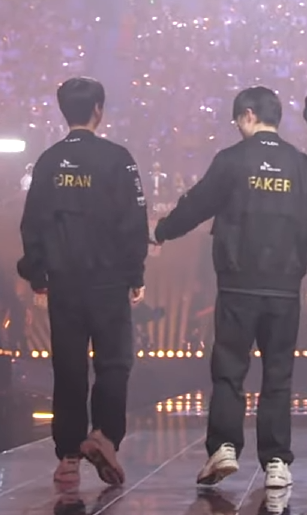 LSXYZ9's tweet image. Right in the feels. Doran has been shit on for 6 years and constantly blamed for so many things, yet what a fucking anchor he was for them this worlds throughout. Minus the last game he was having near-MVP level plays for them. So awesome #T1Win #Worlds2025