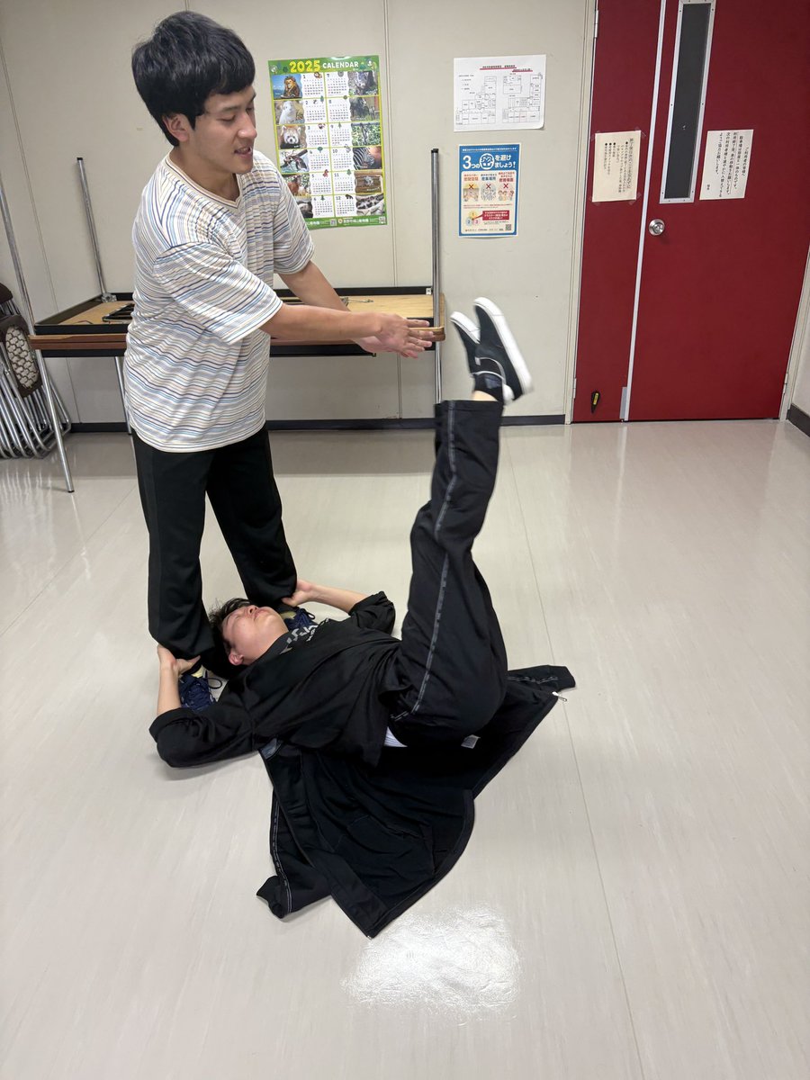 10月の公演を終えまして、休む間もなく次公演の稽古を始めてます！

今回はとにかくフィジカルを鍛えるぞって事で、筋トレも発声も強度やテンポ意識して息切らせながらやってます。

体力つけるぞ！
間もなく情報公開します！
お楽しみに！