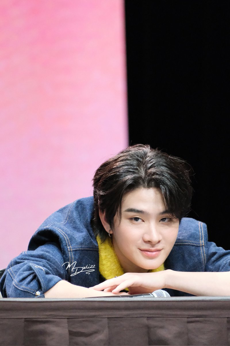 น้อไฮหนิ

#THAIchayanon
#BUS_BECAUSEOFYOUISHINE_FANSIGN