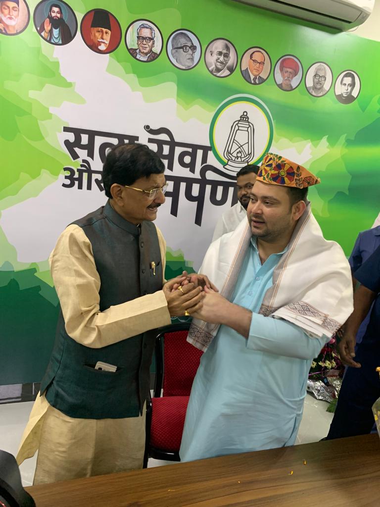 बिहार के युवा नेता, पूर्व उपमुख्यमंत्री श्री <a href="/yadavtejashwi/">Tejashwi Yadav</a> जी को जन्मदिन की हार्दिक शुभकामनाएं।
मैं ईश्वर से आपके स्वस्थ एवं दीर्घायु जीवन की प्रार्थना करता हूं। <a href="/DrMadanMohanJha/">Dr. Madan Mohan Jha</a>
जी