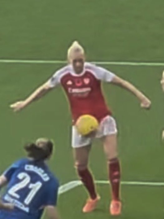 hand ball. where. WHERE. sack that ref i’m not even joking. the fact we had a full on celebration and then the ref decides to disallow it. officiating in this league is absolutely clownery. head is hot again i cba.