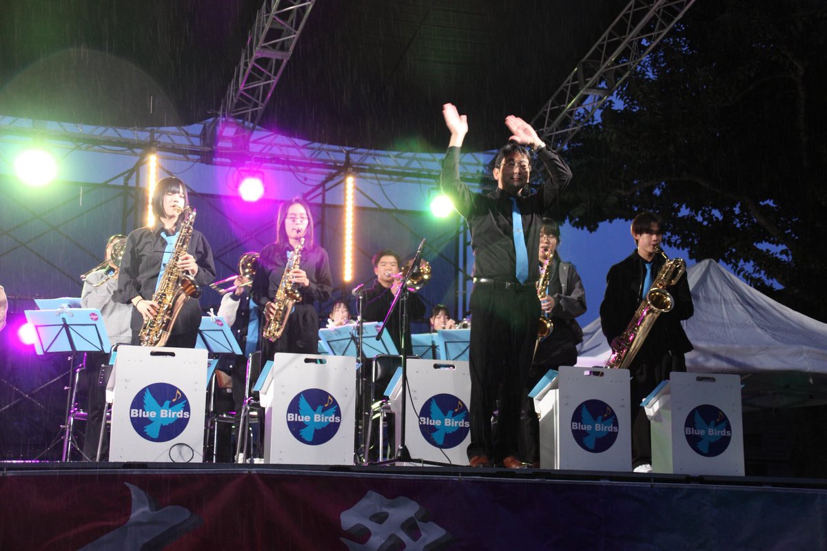 KaiseiJuniorEns's tweet image. 今日は産業能率大学さんの瑞木祭に出演してきました！
あいにくの天気ではありましたが、とても親切な実行委員会の方々の協力もあり、雨も吹き飛ばすような楽しい演奏ができました！