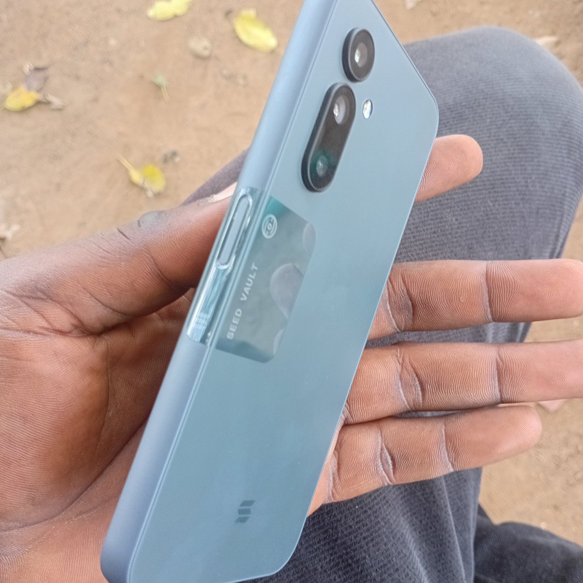 Damilare273's tweet photo. @solanamobile just received my Sol Seeker Mobile and I’m hyped! 🔥📱
The design, the feel, and everything is on point. Can’t wait to dive in and explore the ecosystem.
Thanks for delivering! ⚡️🌐 #Solana #SolSeeker
🇳🇬 https://t.co/wkJ1EDFSoe