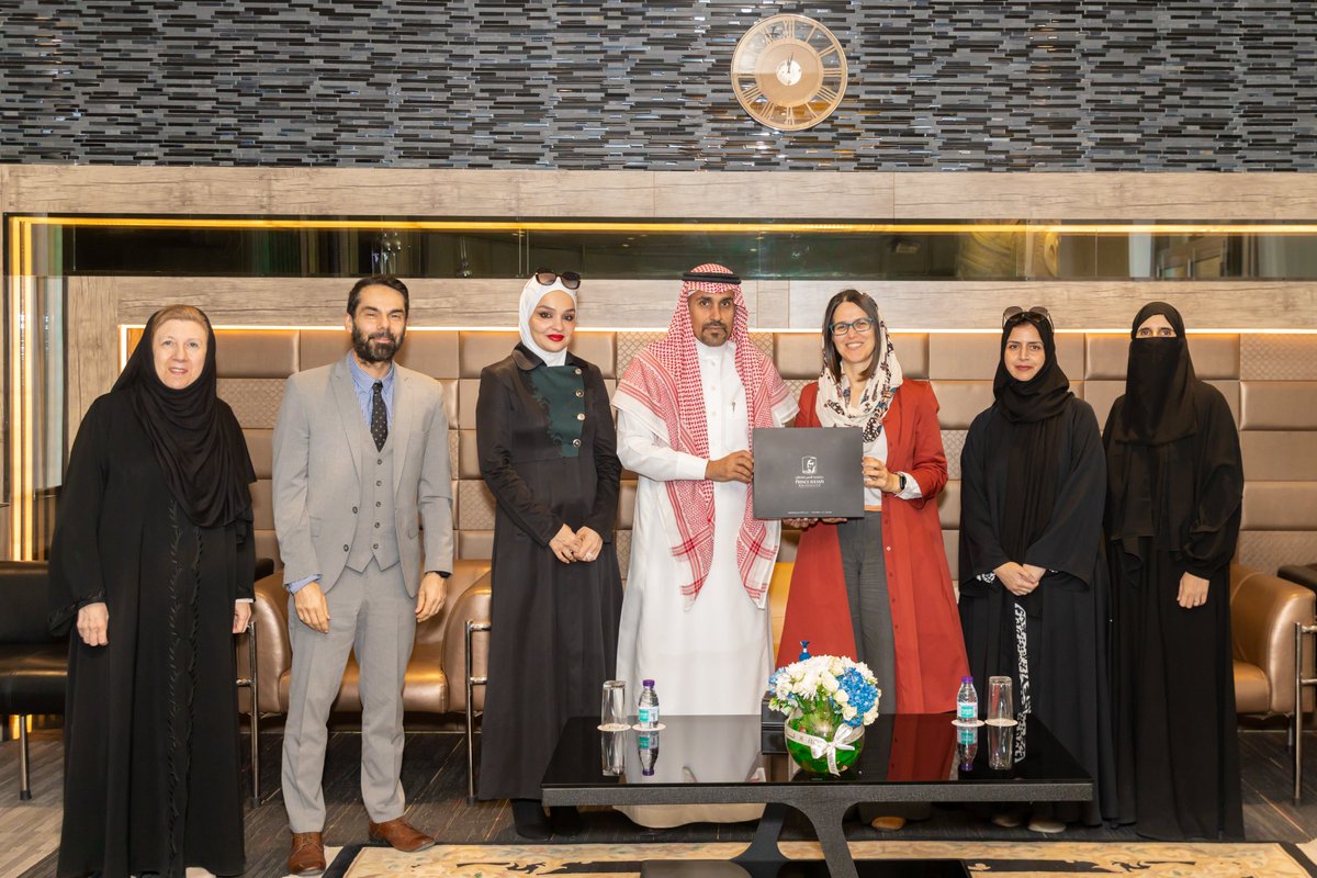 CSH_PSU's tweet image. The College of Sciences and Humanities at #PrinceSultanUniversity hosted Dr. Sarah Pinto from the University of Leeds during her visit to Riyadh. She participated as a keynote speaker at scientific forums on translation, language, and communication to explore potential academic…
