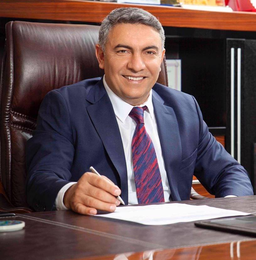 DinerGke's tweet photo. Günlük 300 lira yevmiyeyle çalıştırılan çocukların can verdiği Ravive Kozmetik'te, şirketin sahipleri kadar kaçak binaya ilişkin bilgiler de vahim. Bina, önceki belediye (Dilovası) başkanı Hamza Şayir döneminde inşa edildi. Yeni başkan Ramazan Ömeroğlu da kaçak binayı dokunmadı. https://t.co/5TktxSqFR9