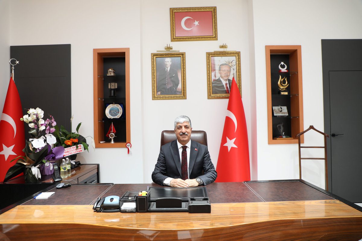 DinerGke's tweet photo. Günlük 300 lira yevmiyeyle çalıştırılan çocukların can verdiği Ravive Kozmetik'te, şirketin sahipleri kadar kaçak binaya ilişkin bilgiler de vahim. Bina, önceki belediye (Dilovası) başkanı Hamza Şayir döneminde inşa edildi. Yeni başkan Ramazan Ömeroğlu da kaçak binayı dokunmadı. https://t.co/5TktxSqFR9