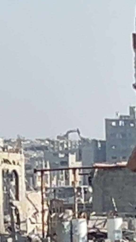 abod_bt's tweet photo. ها أنا أنظر إلى من دمّر بيتي، وسرق طفولتي، وأحرق أحلامي قبل أن تكبر. أنظر إلى من قتل رفاقي بلا ذنب، وترك في صدري وجعًا لا يشفى. أنظر إليه لا ضعفًا، بل لأتذكر أنني ما زلت حيًّا رغم كل ما أراد أن يميت فيّ الحياة https://t.co/vO9GtTIMr7