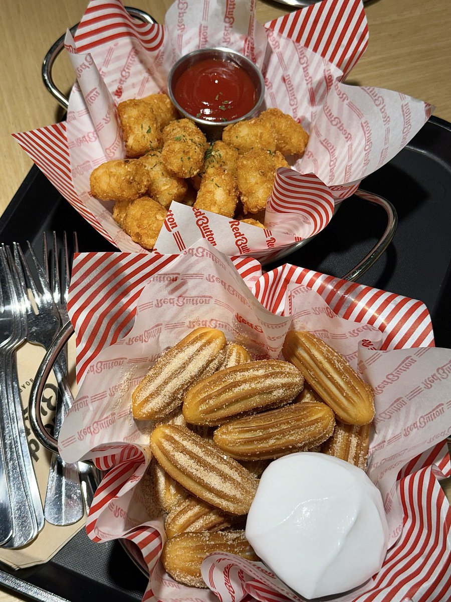 보드게임카페에서 돼지파티햇아요