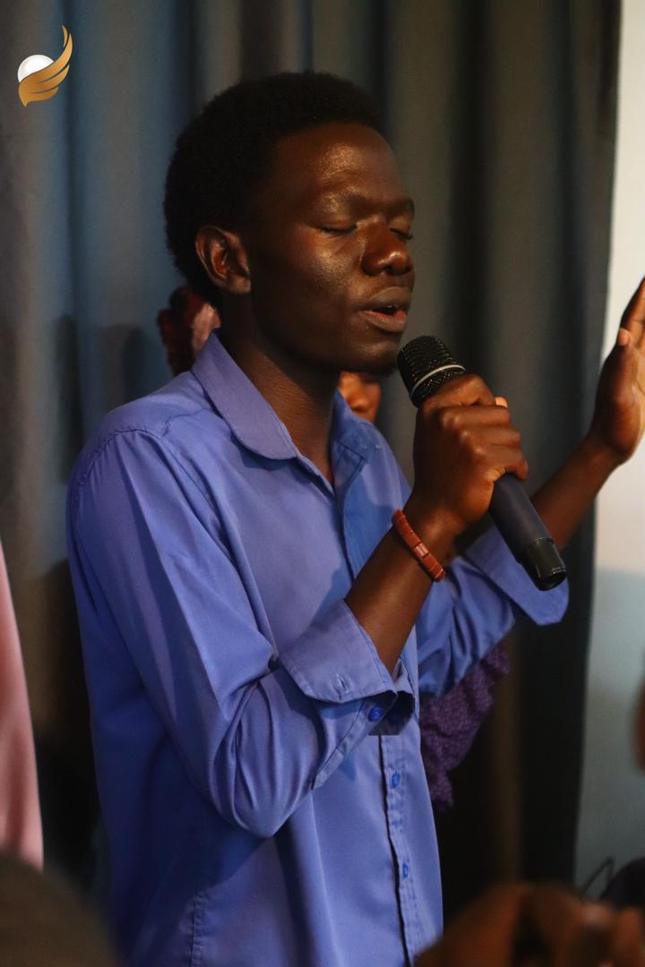 GenosMinistries's tweet photo. 🎶Naasinza n’Emmeeme Yange🎶 

🎶I will Worship, With My Soul🎶

#Worship
#048
#GenosMinistriesInternational https://t.co/Hz2pxTKBmf