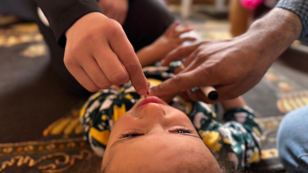 WHOSyria's tweet photo. Measles &amp; rubella vaccination campaign is underway in Idlib &amp; northern Aleppo!

Led by the Ministry of Health with @SIG_Syria &amp; support from @WHOSyria, @UNICEFinSyria &amp; @Gavi, it aims to reach 814K+ children aged 6–59 months—protecting from 2 contagious but preventable diseases. https://t.co/F7b0CiF1I2