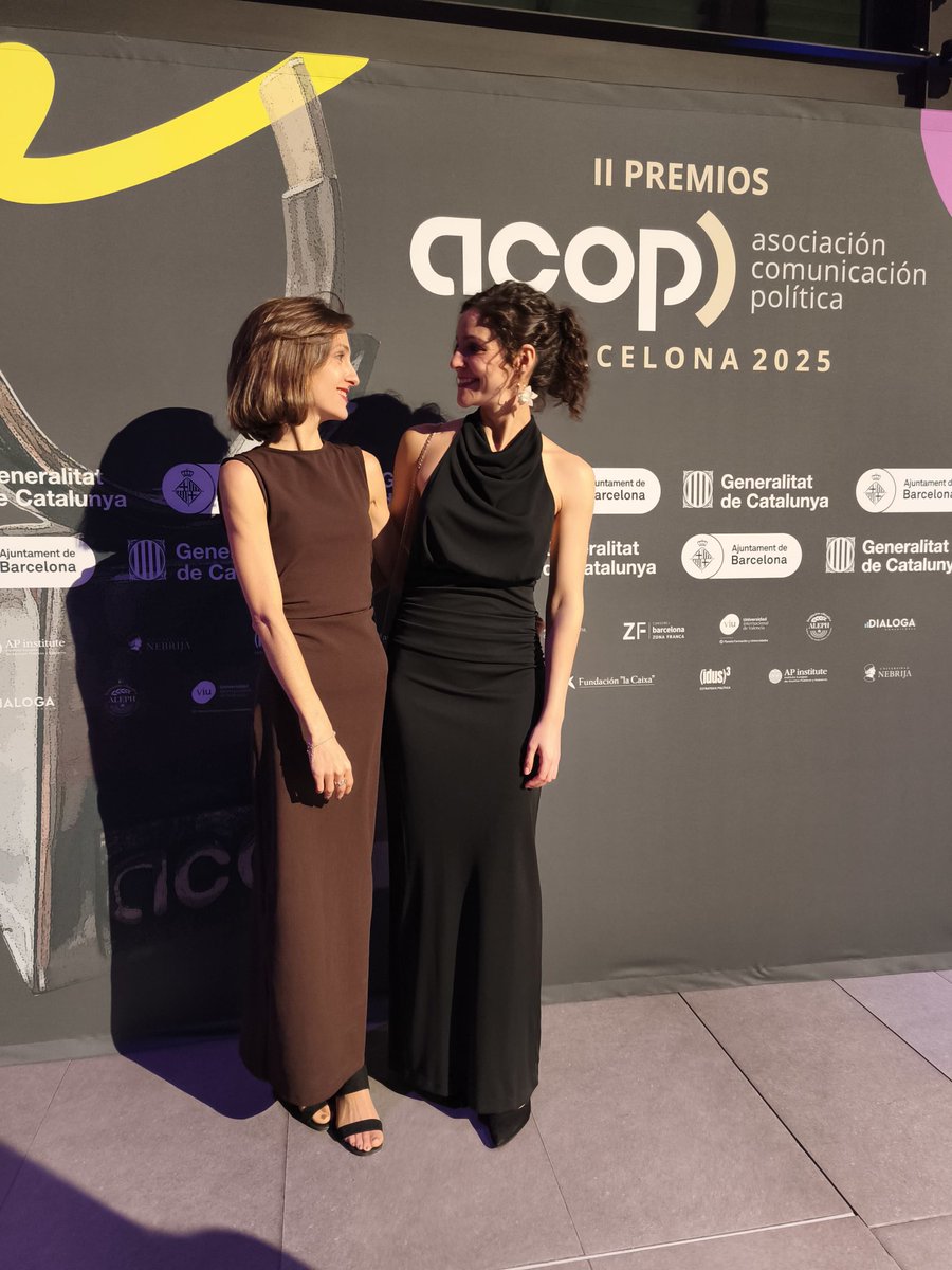 claudia_chvl's tweet photo. Qué noche tan bonita vivimos ayer en Barcelona en la entrega de los II Premios #ACOP 🥂

Una velada para reír, brindar y celebrar que la #compol está muy viva.

Un placer formar parte de la familia @compolitica https://t.co/jsYkq2iKKg