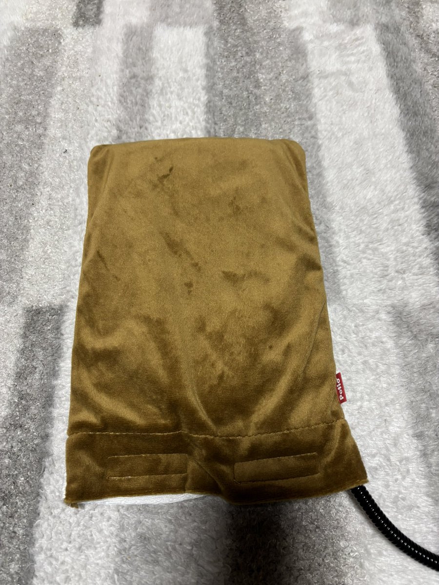 🐱アルルのお家ですニャ🏠

ドーム型のふわふわのお家に
ペット用ソフトヒーターを敷いてみました。

#黒猫
#猫好きさんと繋がりたい
#猫のいる暮らし