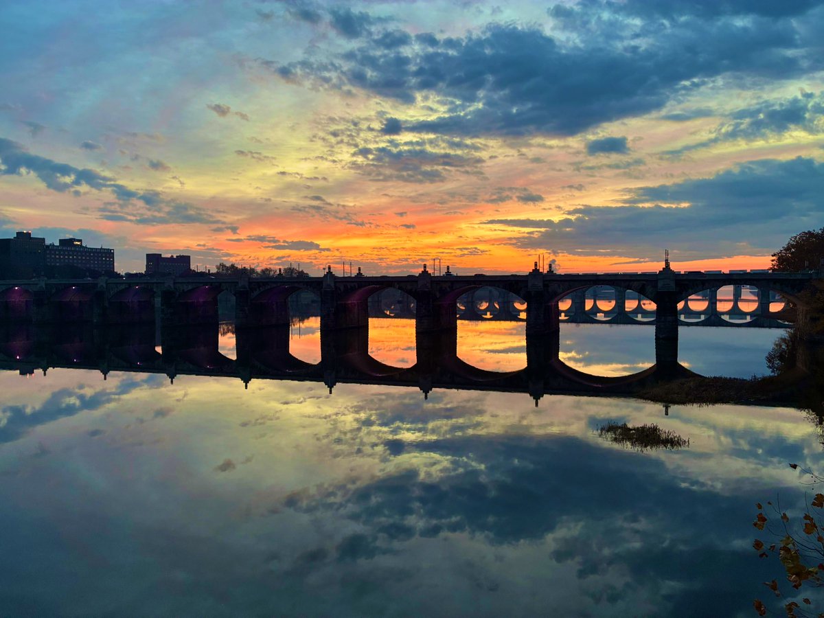 kevinfitz1's tweet image. Good morning from #HarrisburgPA #sunrise #HarrisburgMarathon #running #photos☀️ 🏃‍♂️