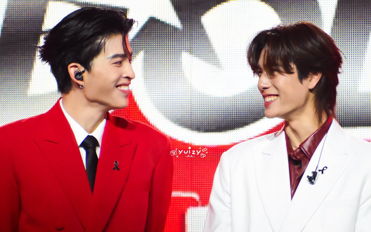 lertraipi's tweet image. 5 years in and they're still LIKE THIS with each other??? 😭🫳

PHUWIN POCKYIDOL STAGE
JASPER POCKYIDOL FINAL

#GMMTVPOCKYIDOL_FINALSTAGE