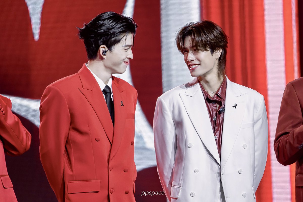 lertraipi's tweet image. 5 years in and they're still LIKE THIS with each other??? 😭🫳

PHUWIN POCKYIDOL STAGE
JASPER POCKYIDOL FINAL

#GMMTVPOCKYIDOL_FINALSTAGE