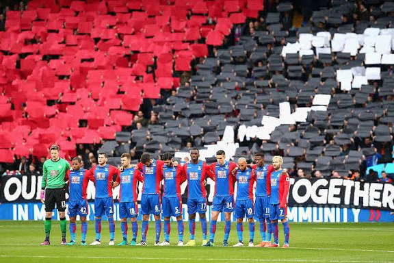 holmesdale_road's tweet image. “Our Community Stands Together.”

For those who lost their lives in the Croydon tram crash. 

Palace remembers.