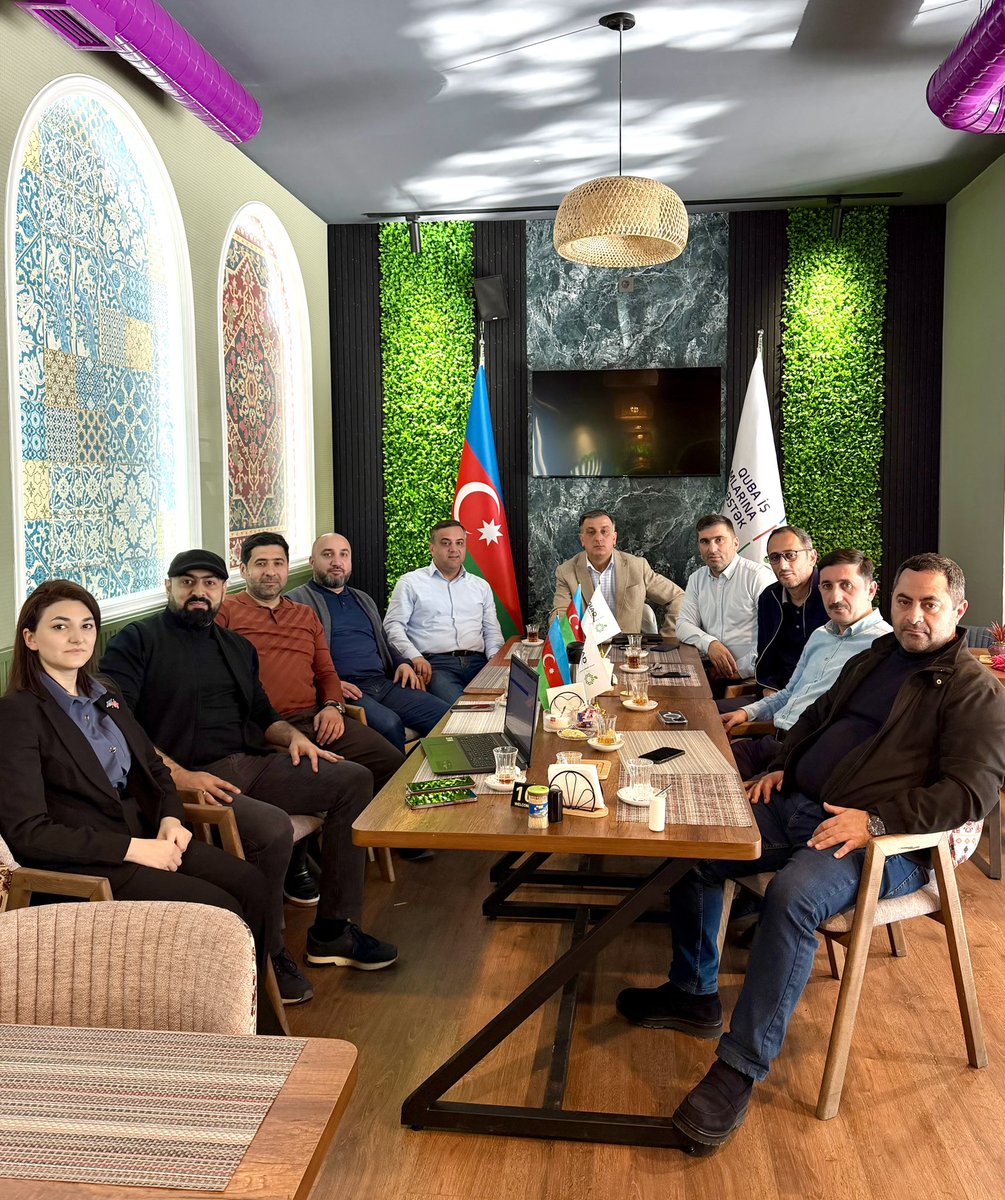 jabirli's tweet photo. Quba İş Adamlarına Dəstək-QİAD  @qiadaz platformasının İdarə Heyətilə "Səhər yeməyi" süfrəsində bir araya gəldik.  
Görüş zamanı 2025-ci ildə həyata keçirdiyimiz fəaliyyətləri dəyərləndirdik, qarşıdakı 2026-cı il üçün planlaşdırılan layihələr və yeni təşəbbüslərlə bağlı fikir mübadiləsi apardıq.

#QİAD hələ gənc bir təşkilat olsa da, qısa müddətdə ortaya qoyduğu dinamizm və birlik ruhu gələcəkdə daha böyük nəticələrin və daha geniş təsirin müjdəçisidir. İnanırıq ki, 2026 #QİAD üçün sıçrayış ili olacaq.

Bu görüşümüzə ev sahibliyi edən, QİAD üzvümüz, Qubada yenicə istifadəyə verilmiş #Saffra Restoranının təsisçisi Tehran Əmiraslanova qonaqpərvərliyinə görə təşəkkür edirik.

Yeni biznesinin xeyirlərə vəsilə olmasını təmənni edirik !