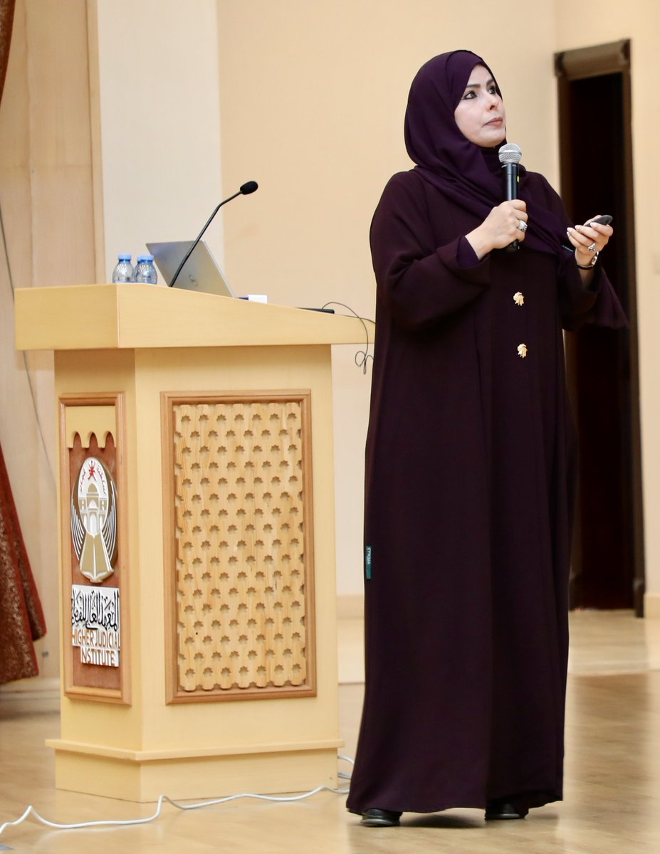 نظم المعهد العالي للقضاء صباح اليوم ورشة عمل بعنوان "مشروع مصفوفة إجادة لإدارة الموارد البشرية واعتماد اختبارات (طومس الدولية) للكادر الأكاديمي والإداري بالمعهد.

قدم الورشة: الأستاذة شيخة بنت حمد الحجرية _خبيرة تنمية الموارد البشرية، عضوة في الفريق المركزي لمتابعة مصفوفة إجادة