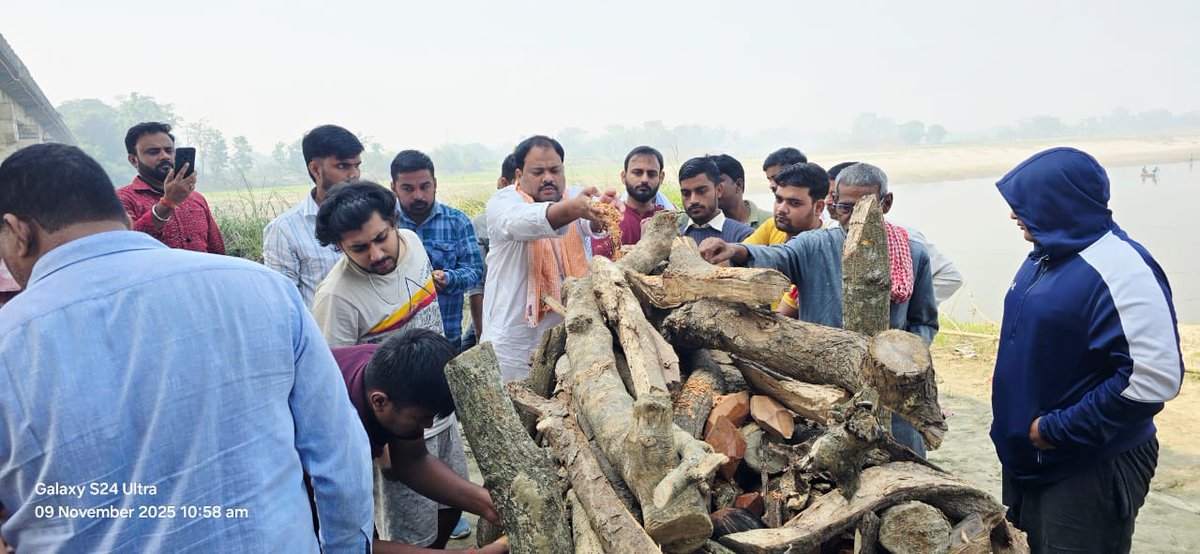 DrDeepakkumar_'s tweet image. #मोतिहारी 
भवानीपुर ज़िरात निवासी श्री पप्पू कुमार जी के माता जी के निधन उपरांत लालबेगिया घाट पर हुए अंतिम संस्कार में सम्मिलित होकर श्रद्धांजलि अर्पित किये।
ईश्वर चाची जी के आत्मा क़ो शांति प्रदान करें।

#DrDeepakkumar