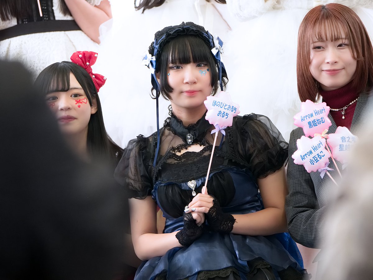 izumi1403's tweet image. 集合写真の頃に現着したおじさん
埋もれてたのに発見されてた(;^ω^)
＃かおるこ