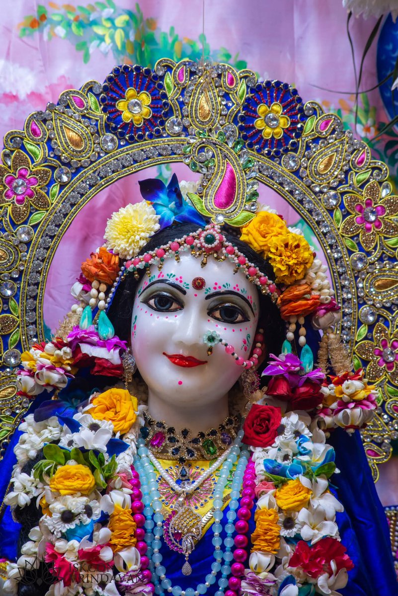 theholy_monk's tweet photo. Today's Singar Darshan darshan. ISKCON Krishna Balaram Temple. Vrindavan. Date: 09 Nov2025

Jai Sri Radhe 🍁💐🌼🙏🏻🥥 https://t.co/kHu75ZC48v