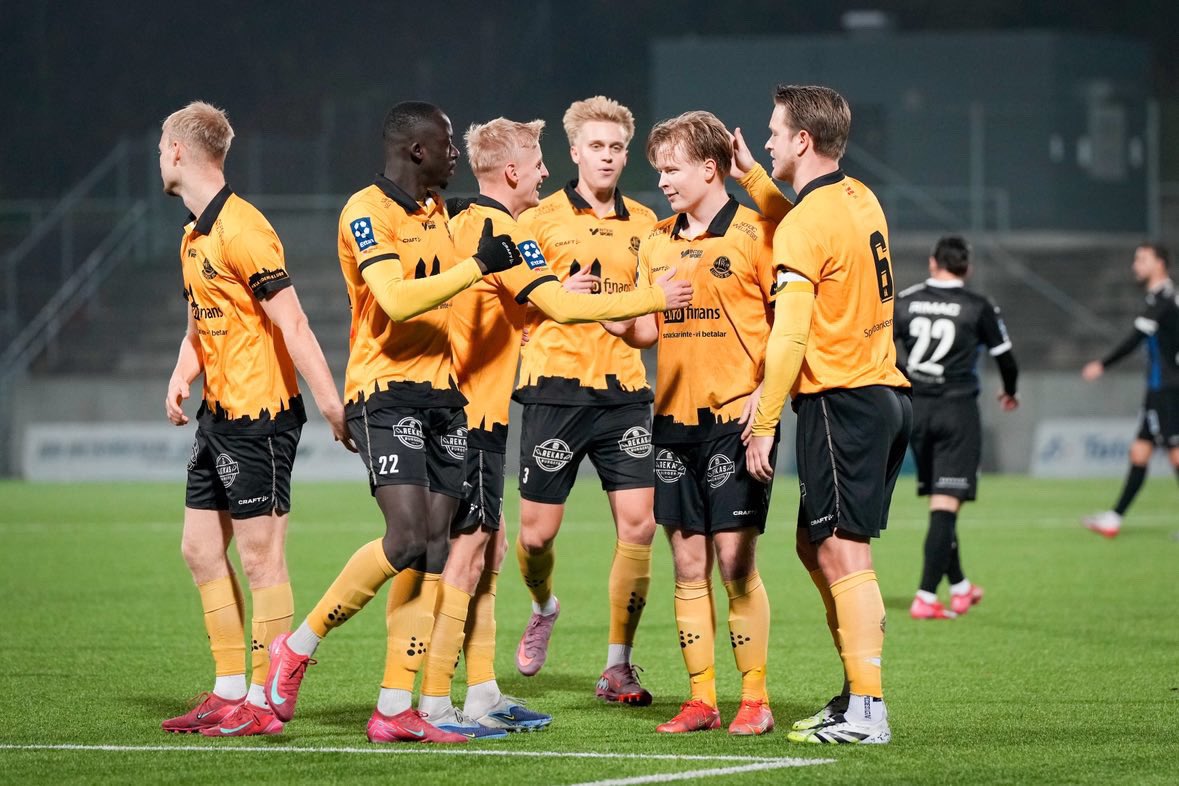 3 poäng till Krubban! 

Lunds BK såg till att avsluta seriespelet på bästa sätt genom att besegra IFK Skövde med 1-0 hemma på Klostergårdens IP. 

Målskytt i matchen var : Kevin Liimatainen.

LBK slutar på en 5e plats i årets upplaga av Ettansödra 

#lundsbk #fotboll #ettansödra