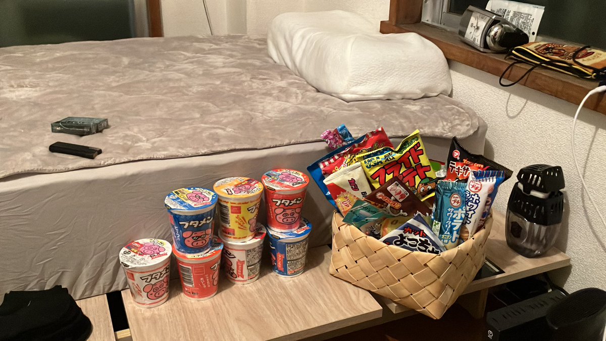 引越しをして汚部屋を脱したワタシは 枕元に夢をパンパンに詰め込む