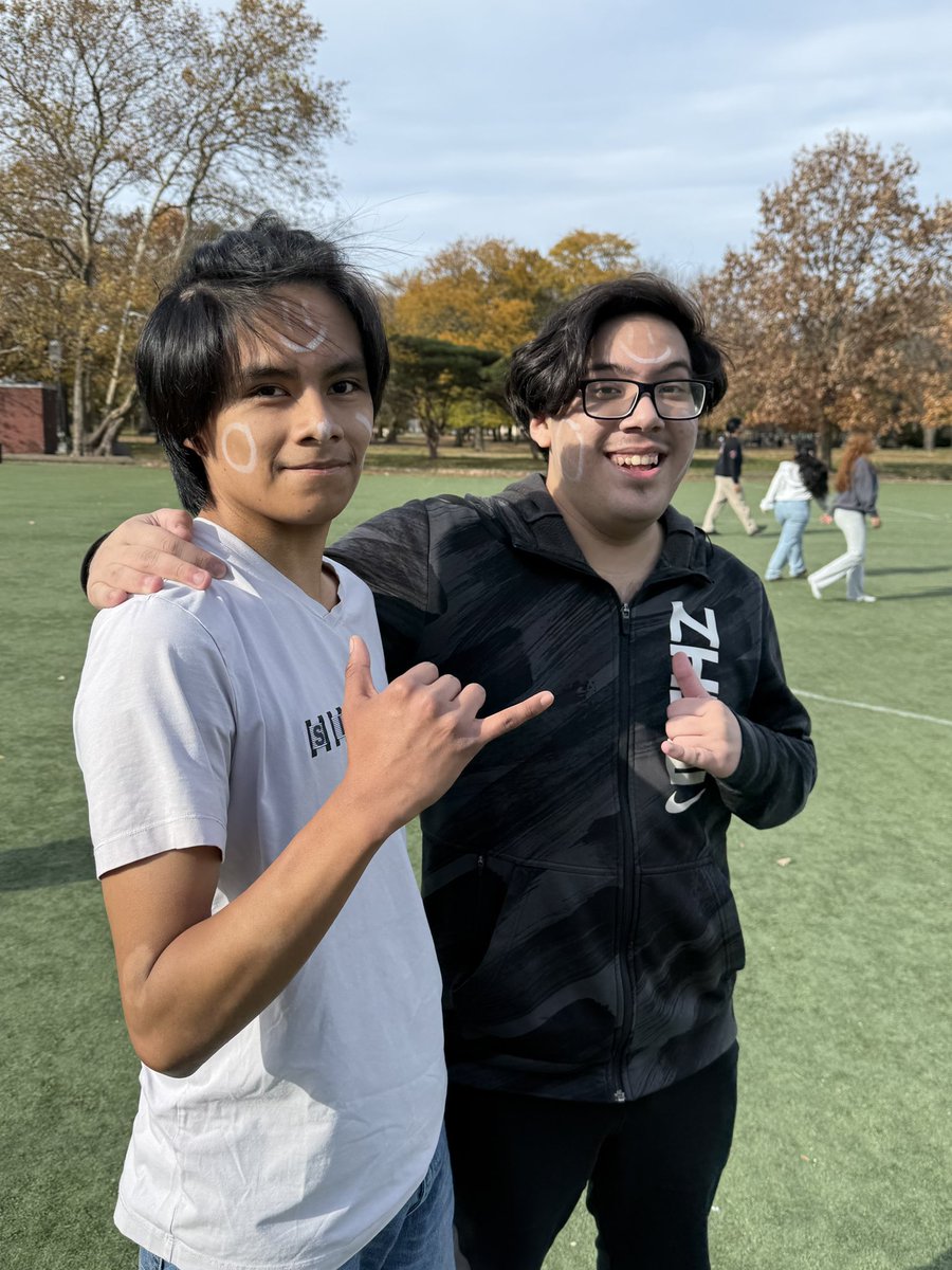This past Friday, 11/7, our 12th graders had an amazing time at Flushing Meadow Park. They got to hang out, compete in fun events and take House pics for their yearbook. We love the Class of 2026!
