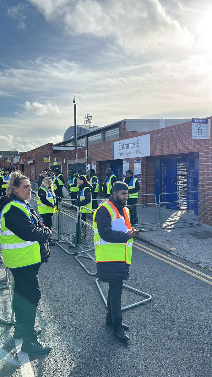 OfficialBHAHelp's tweet image. Away turnstiles are now open!

#BHAFC