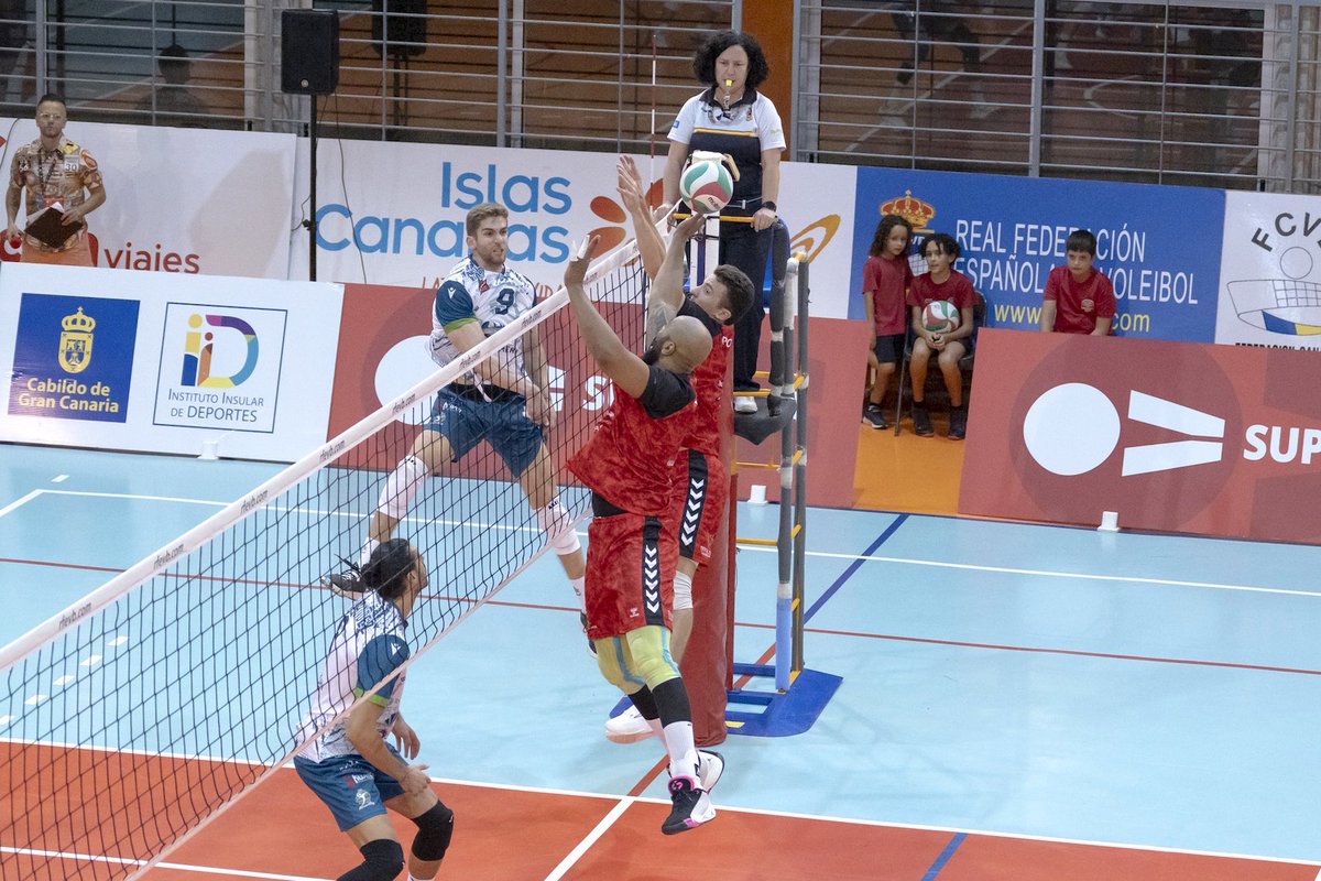 📰 𝐂𝐑𝐎́𝐍𝐈𝐂𝐀 | Partido ahorrador a la medida de su complicada semana

📲 almeriavoley.es/partidos/parti…

📸 Pepe Núñez 

💚 #VamosVerdes!
🏐 #SomosVoleibol

#Unicaja #Almeria #Almería #UnicajaAlmeria #UnicajaAlmería #Voleibol #Volleyball #Volley #Pallavolo