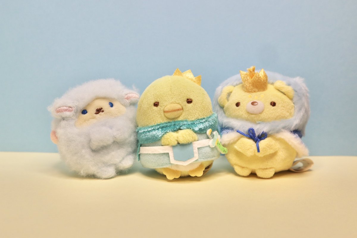 jibun__sagasi's tweet image. 歴代の映画すみっコぐらしのてのりぬいぐるみを集めてみました📸

並べてみると当時のことが思い出されます💭

みなさんのお気に入りの作品はなんですか？

#映画すみっコぐらし