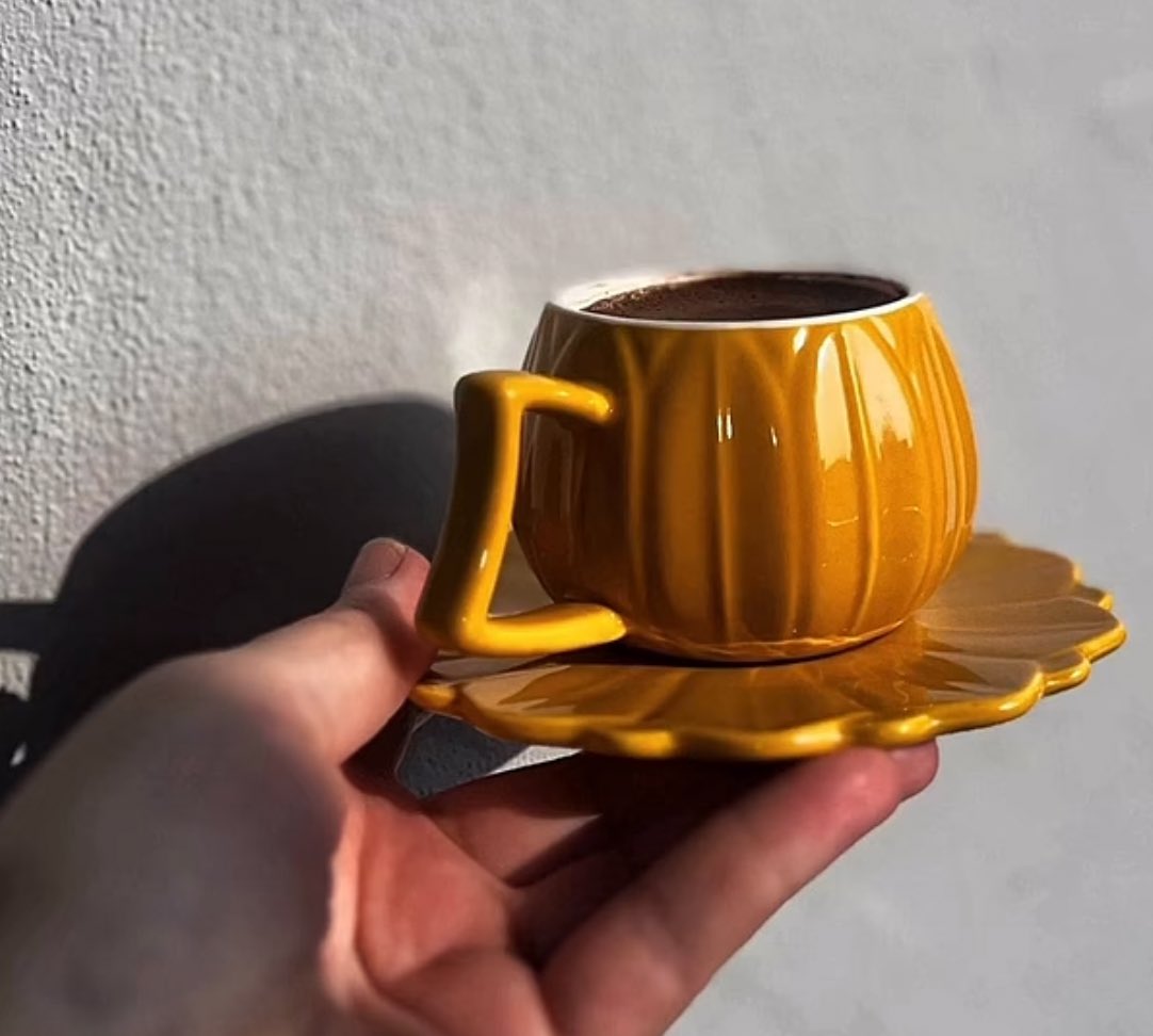 Bazı mekanlar, bazı ruhlara uygun değildir. İnsan için o mekanda rızık yoktur, saadet yoktur, nasip yoktur.

Tebdil-i mekanda ferahlık vardır.