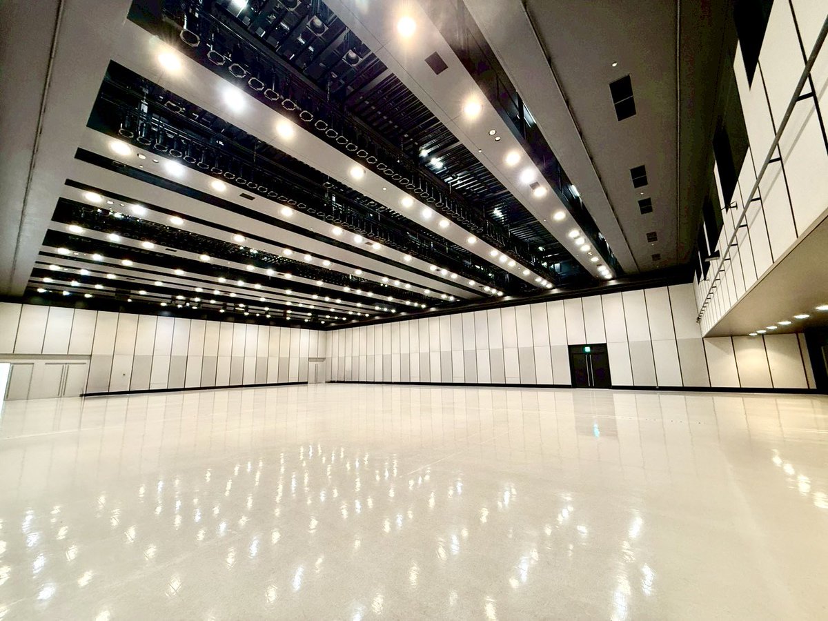 Goth_LoliMarket's tweet photo. GLM classicalでは沢山のご参加ありがとうございます💐

次回、2026年4/4(土),5(日)
14th Gothic and Lolita Market
#ゴスロリマーケット #GLM14 
《ヒカリエホール》にて開催🌸

12月中に出展者募集予定です✨

現会場の約3倍の広さとなる新会場でお会いしましょう！

🔗GLM
https://t.co/tVby2GfjRy https://t.co/UIMC3aH5Vm